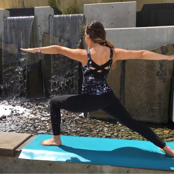 Lululemon Rise and Flow Tank Top Dusk Dye White Black / Black Criss Cross Back 4 - Picture 5 of 13